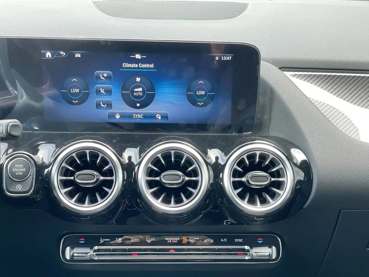 Mercedes-Benz GLA снимка Mercedes-Benz GLA