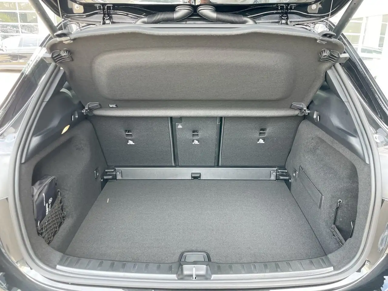 Mercedes-Benz GLA снимка Mercedes-Benz GLA