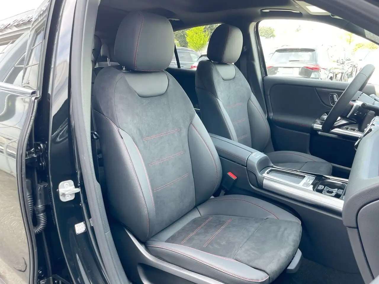 Mercedes-Benz GLA снимка Mercedes-Benz GLA