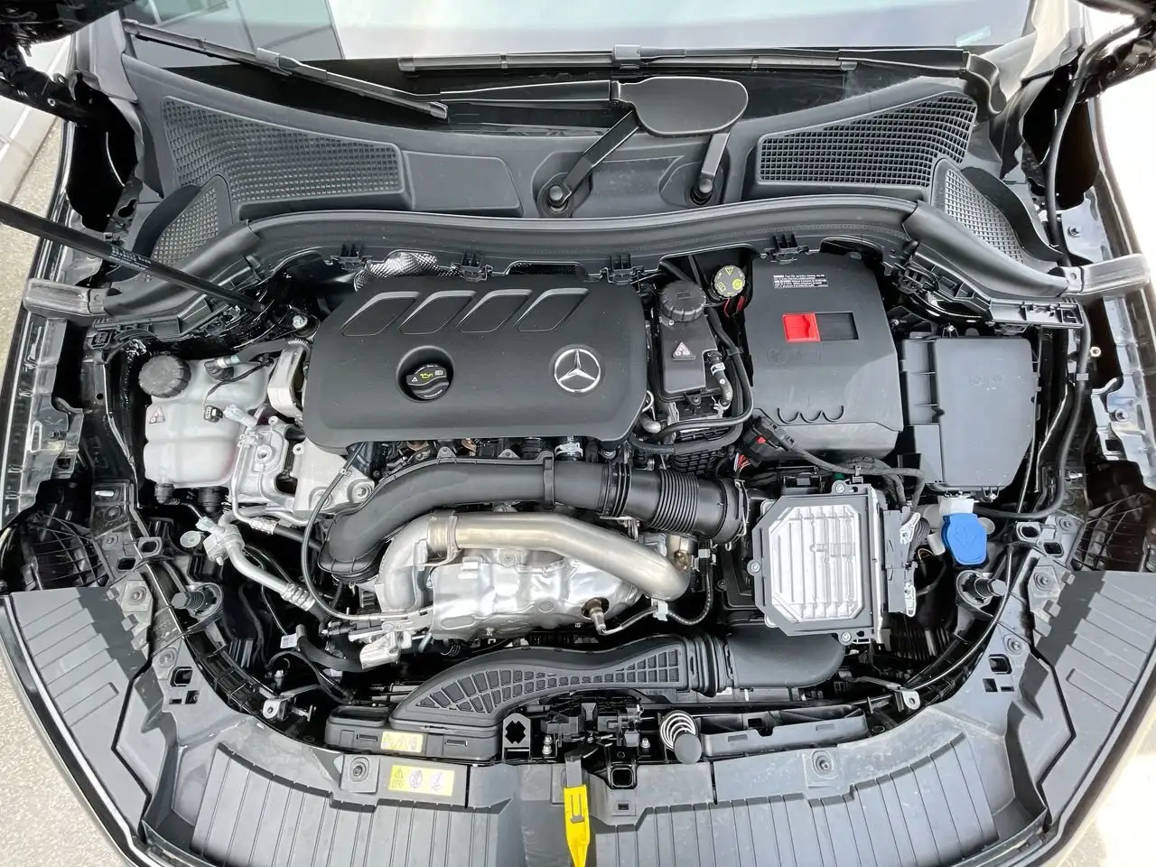 Mercedes-Benz GLA снимка Mercedes-Benz GLA