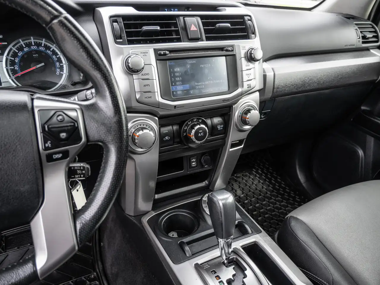 Toyota 4-Runner снимка Toyota 4-Runner