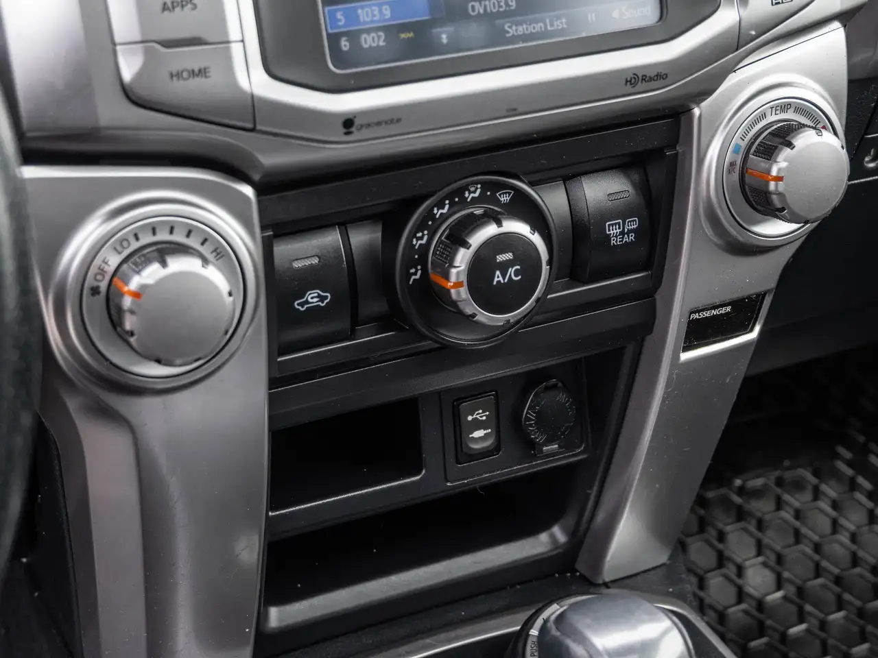 Toyota 4-Runner снимка Toyota 4-Runner