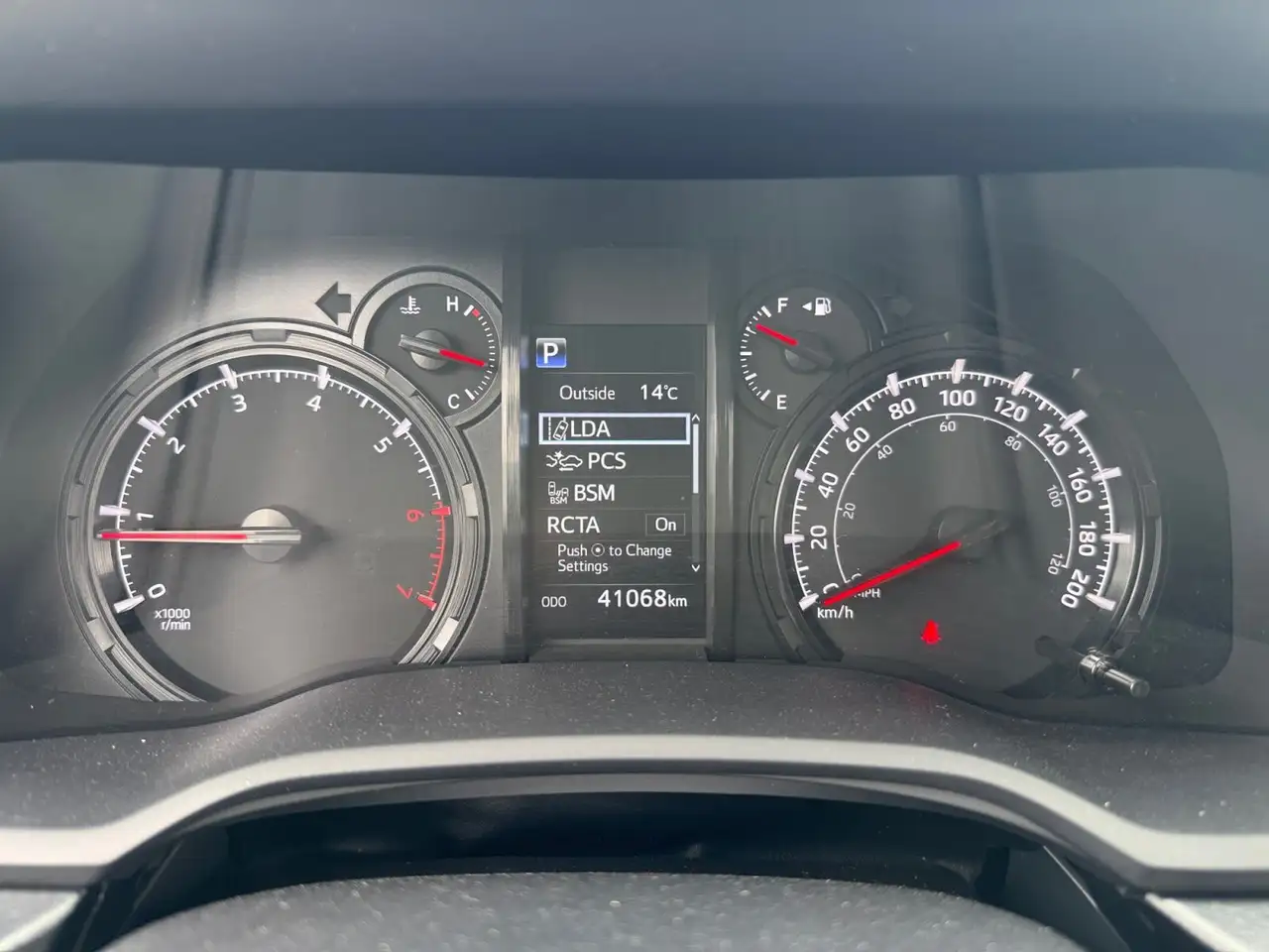 Toyota 4-Runner снимка Toyota 4-Runner