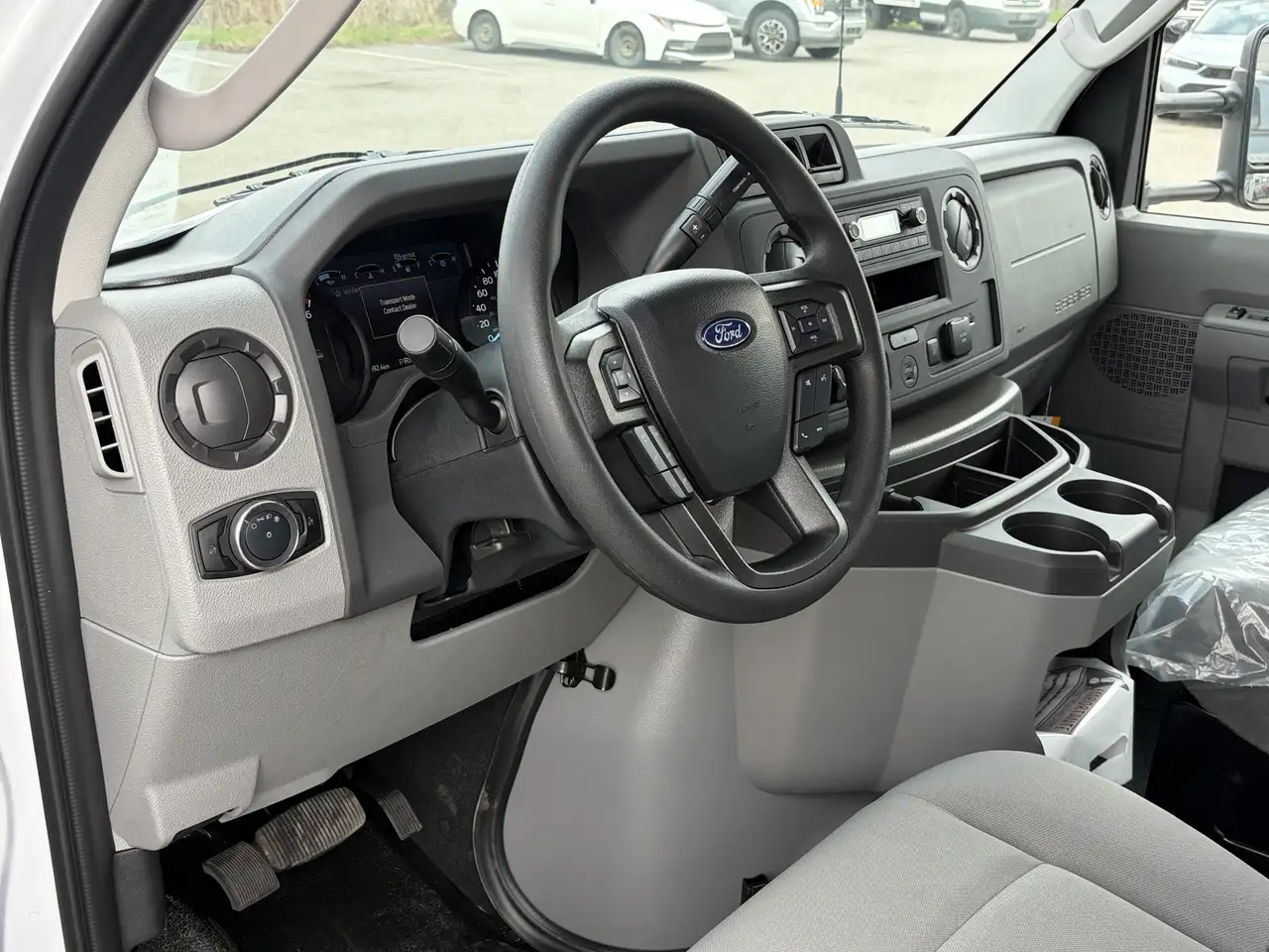 Ford E-Series Cutaway снимка Ford E-Series Cutaway
