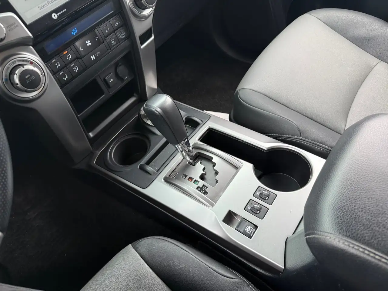 Toyota 4-Runner снимка Toyota 4-Runner