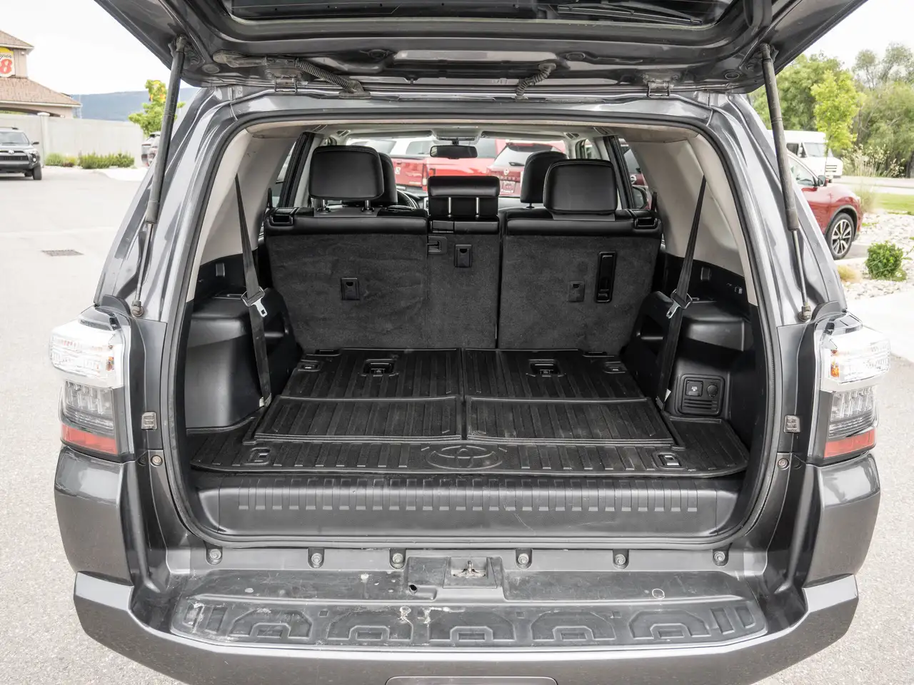 Toyota 4-Runner снимка Toyota 4-Runner