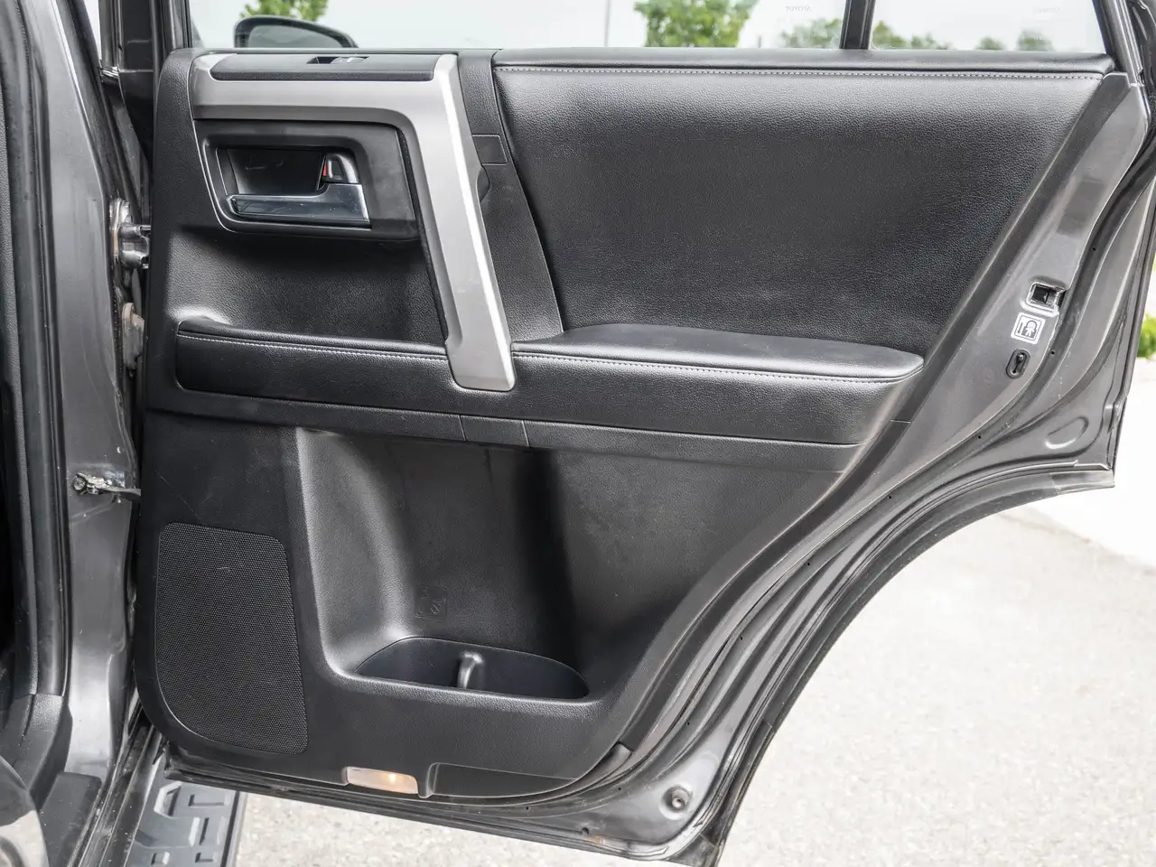 Toyota 4-Runner снимка Toyota 4-Runner