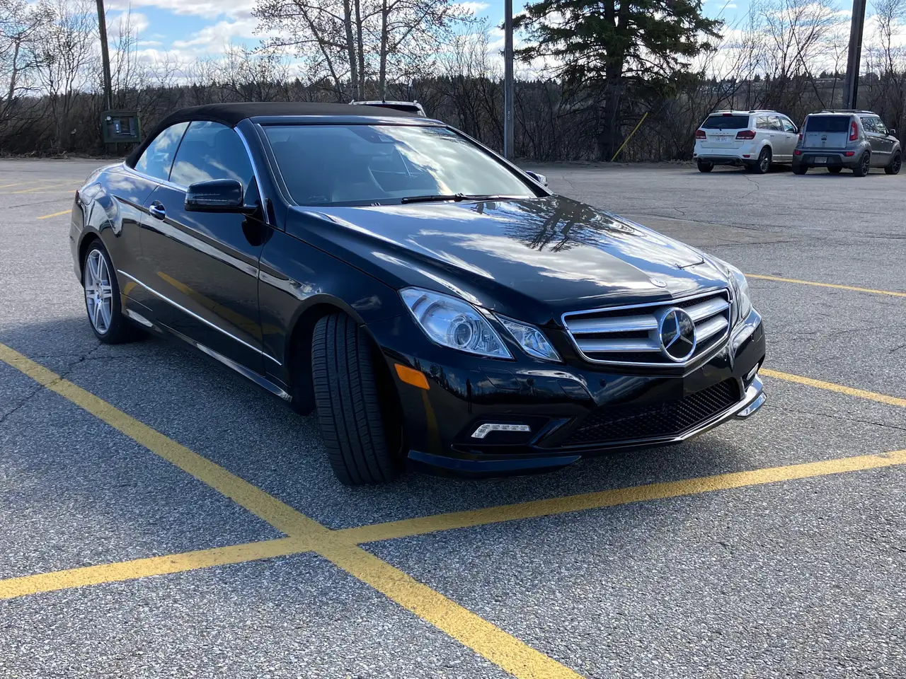 Mercedes-Benz E-Class снимка Mercedes-Benz E-Class