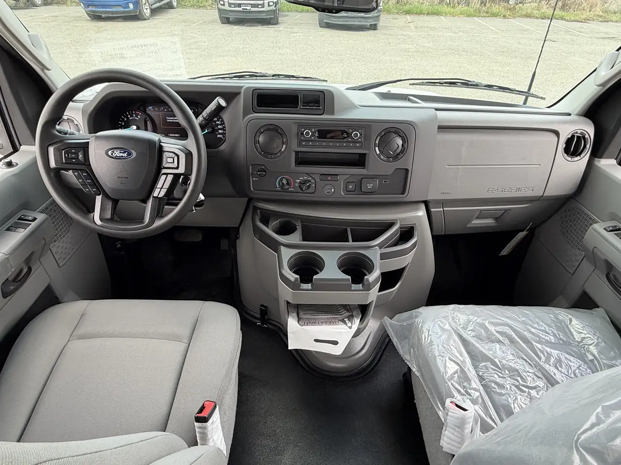 Ford E-Series Cutaway снимка Ford E-Series Cutaway