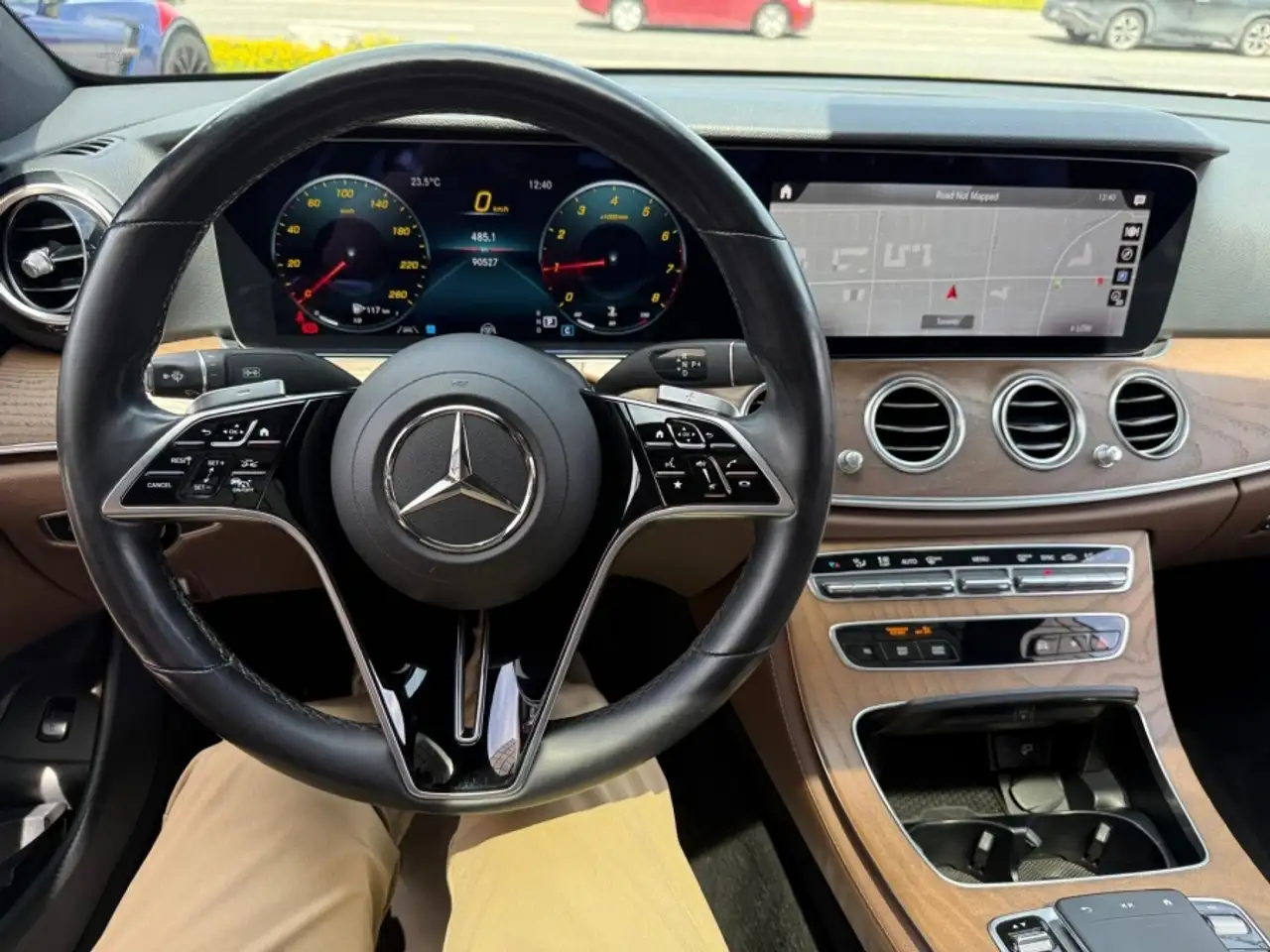 Mercedes-Benz E-Class снимка Mercedes-Benz E-Class