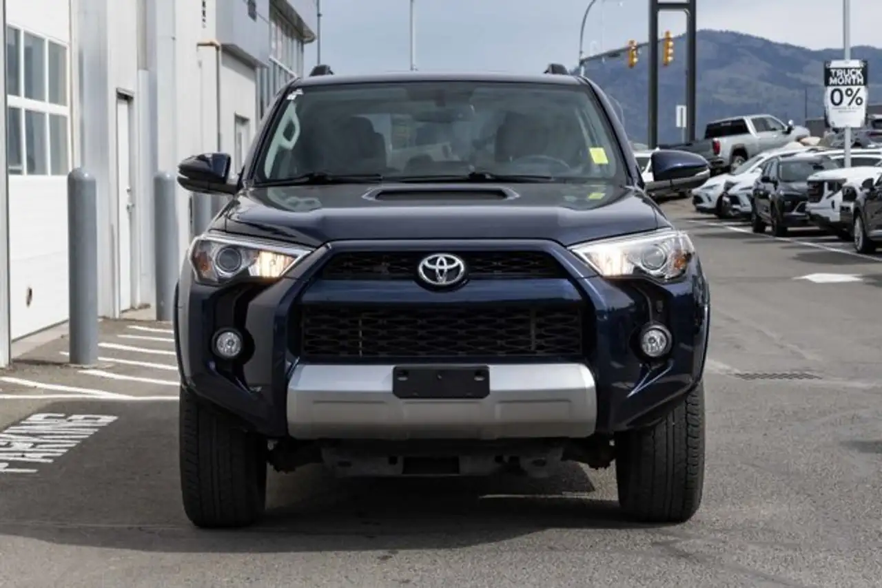Toyota 4-Runner снимка Toyota 4-Runner