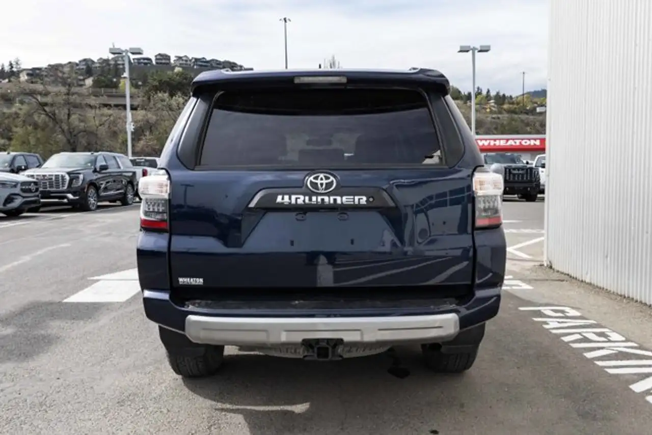 Toyota 4-Runner снимка Toyota 4-Runner