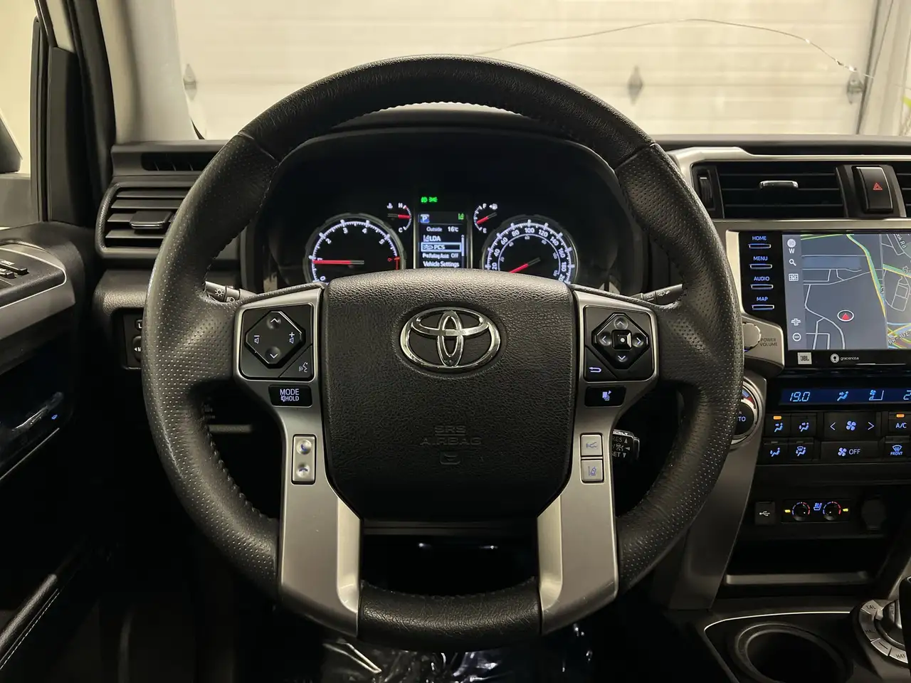 Toyota 4-Runner снимка Toyota 4-Runner