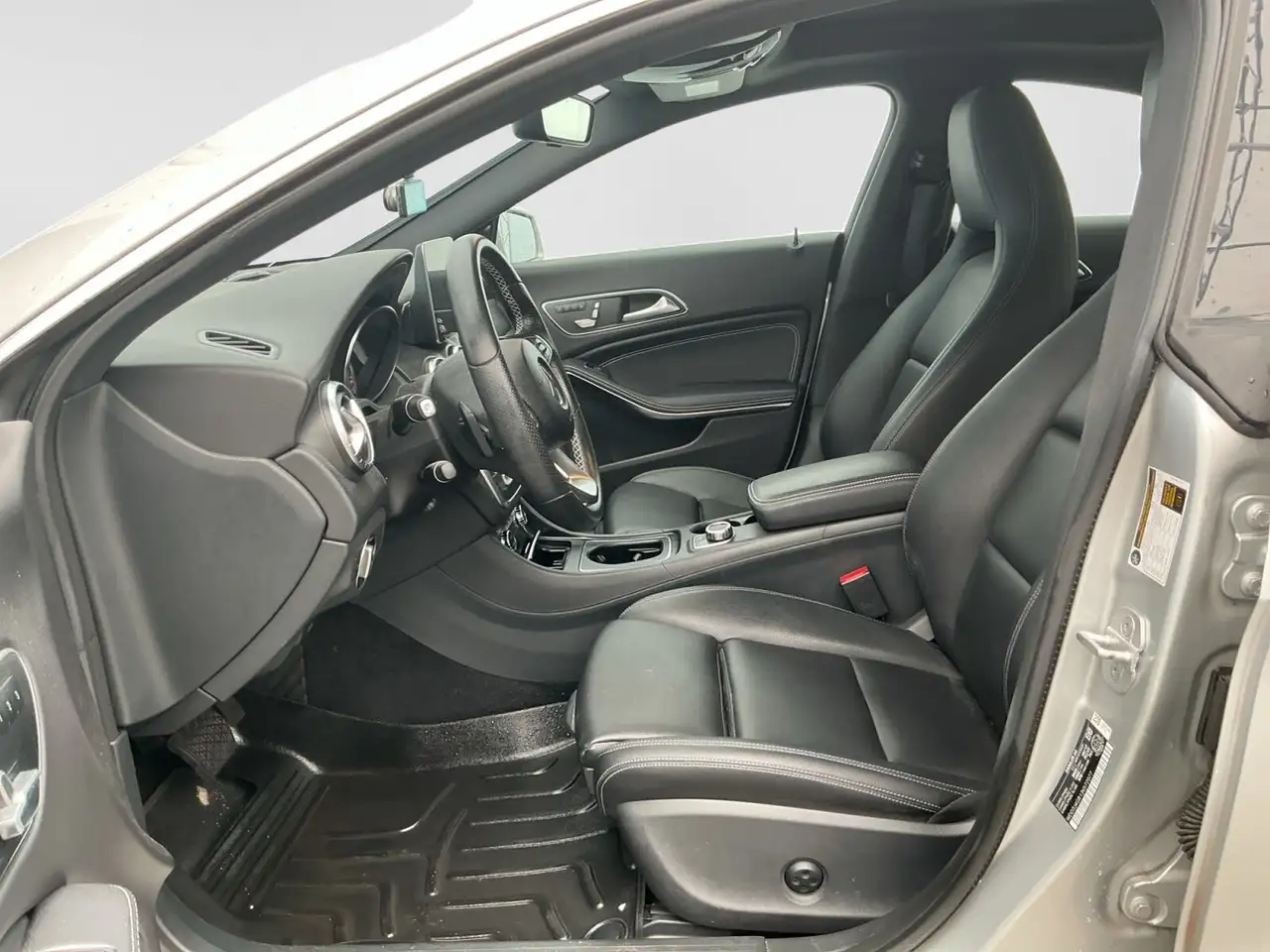 Mercedes-Benz CLA снимка Mercedes-Benz CLA