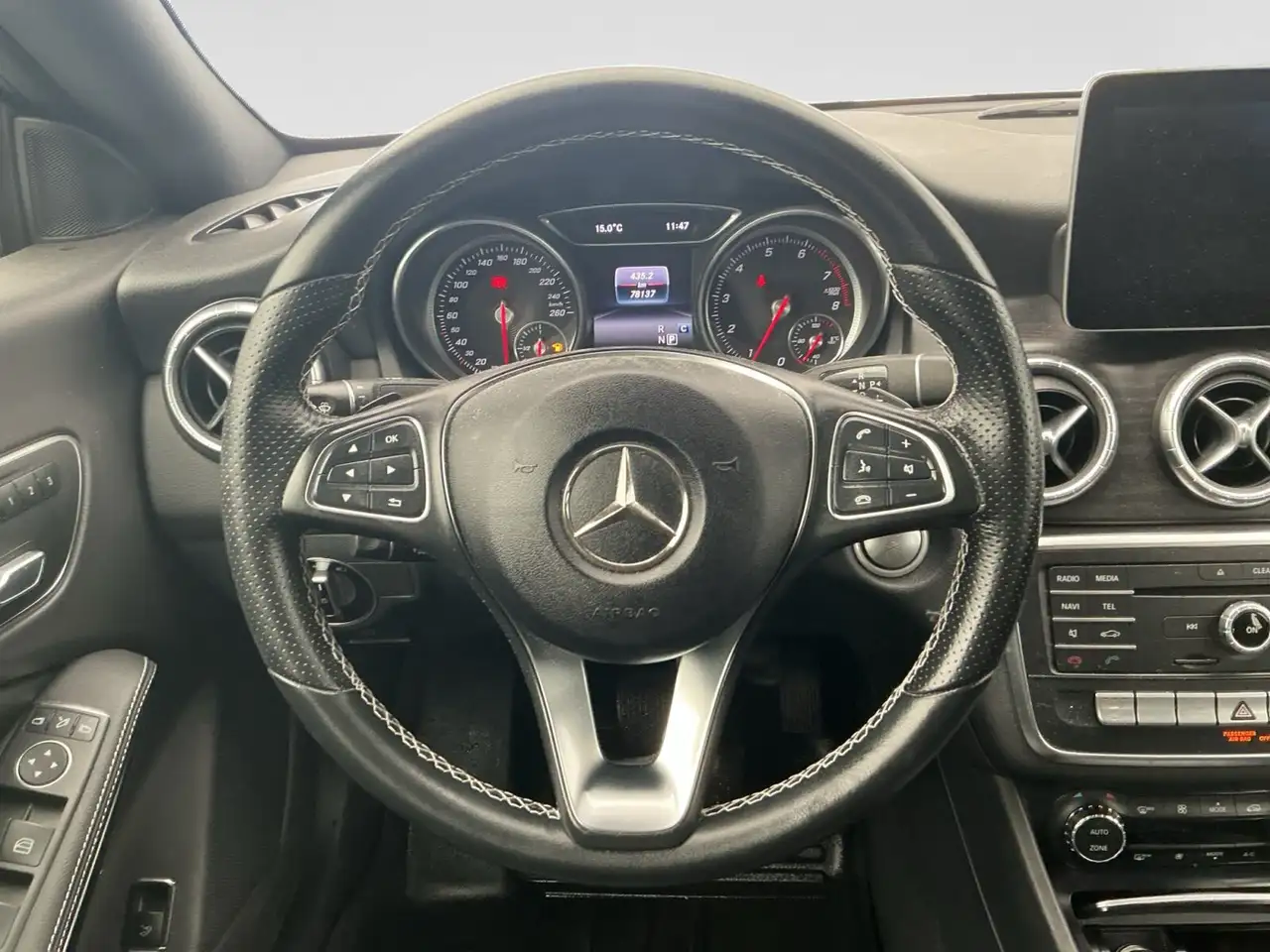 Mercedes-Benz CLA снимка Mercedes-Benz CLA