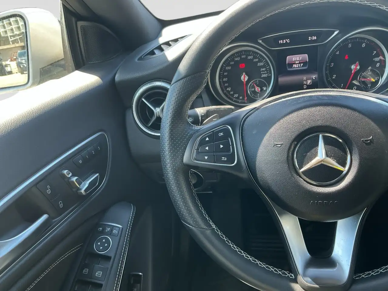 Mercedes-Benz CLA снимка Mercedes-Benz CLA