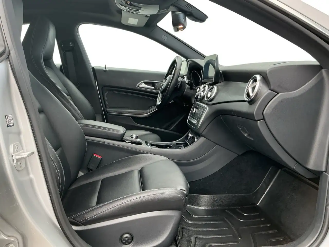 Mercedes-Benz CLA снимка Mercedes-Benz CLA