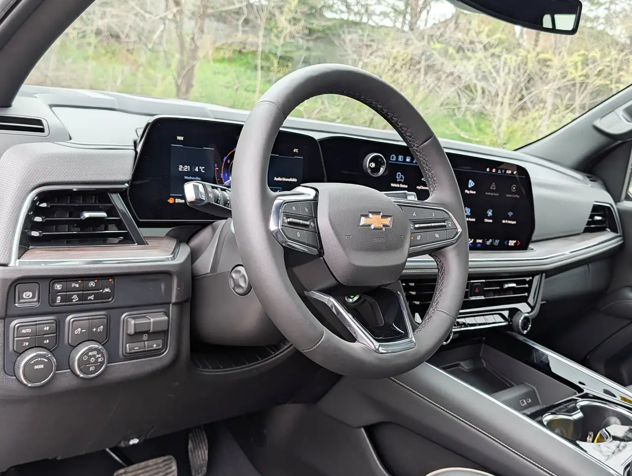 Chevrolet Suburban снимка Chevrolet Suburban