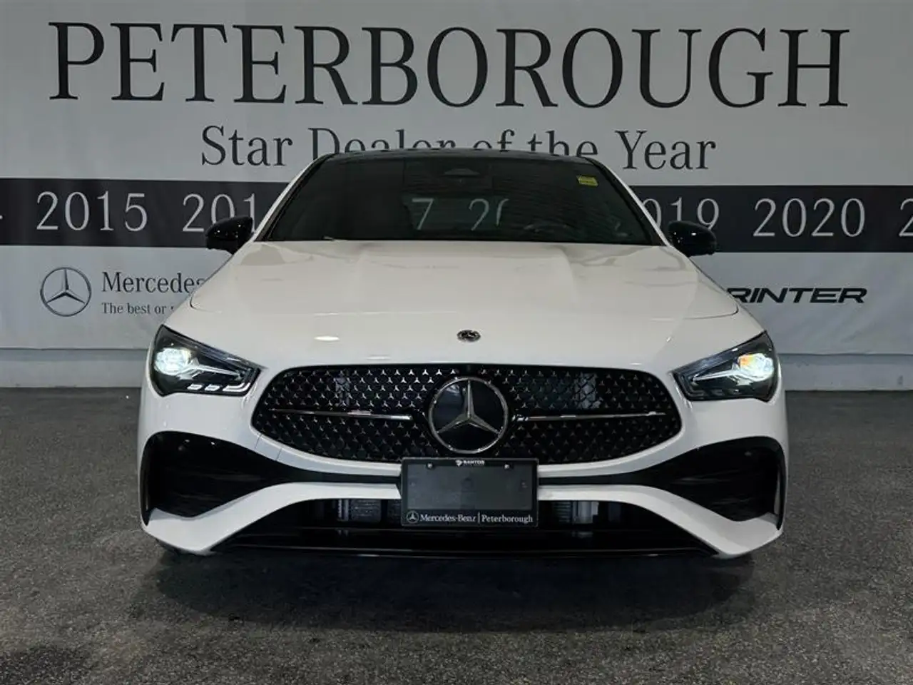 Mercedes-Benz CLA снимка Mercedes-Benz CLA