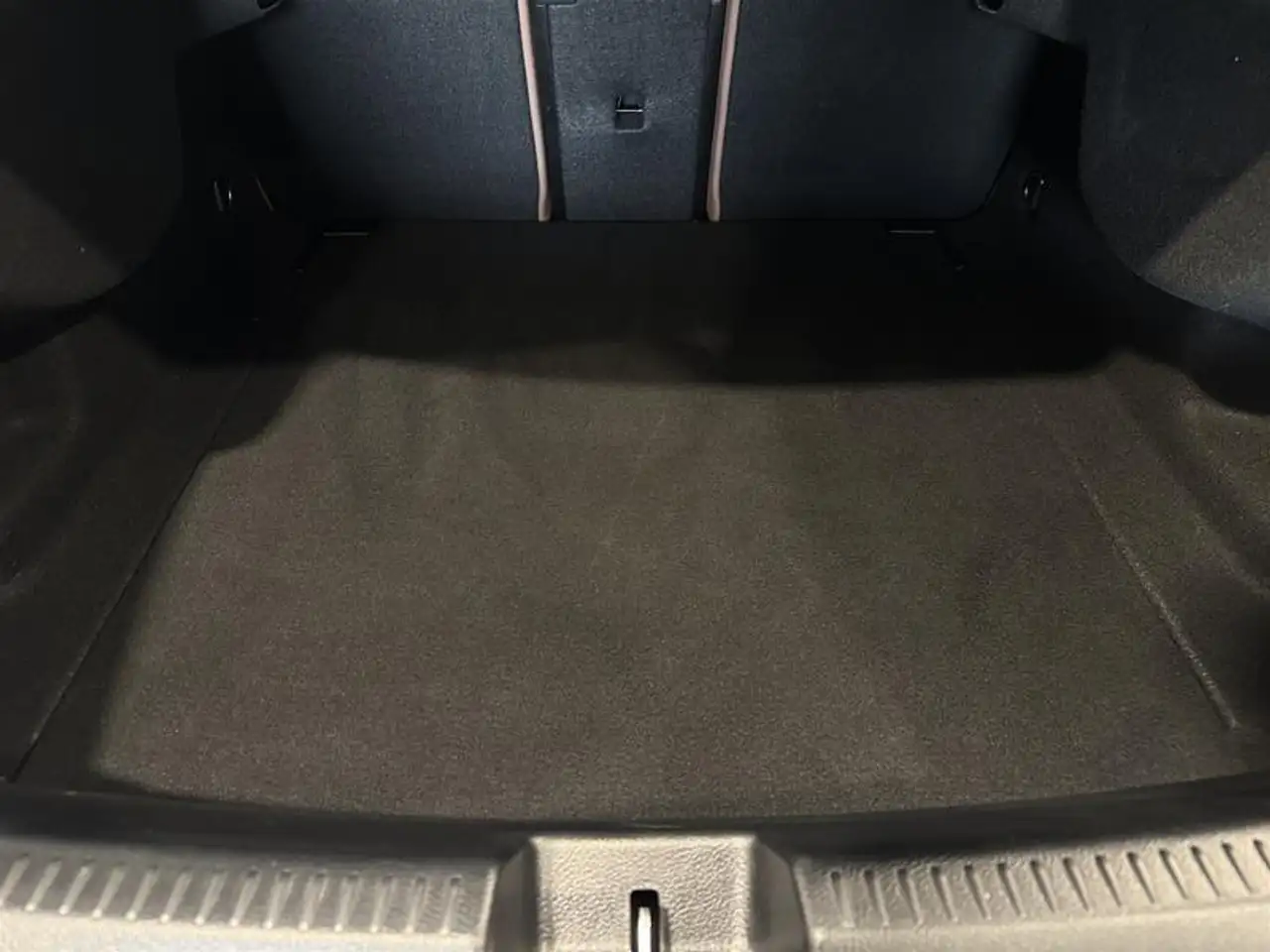 Mercedes-Benz CLA снимка Mercedes-Benz CLA