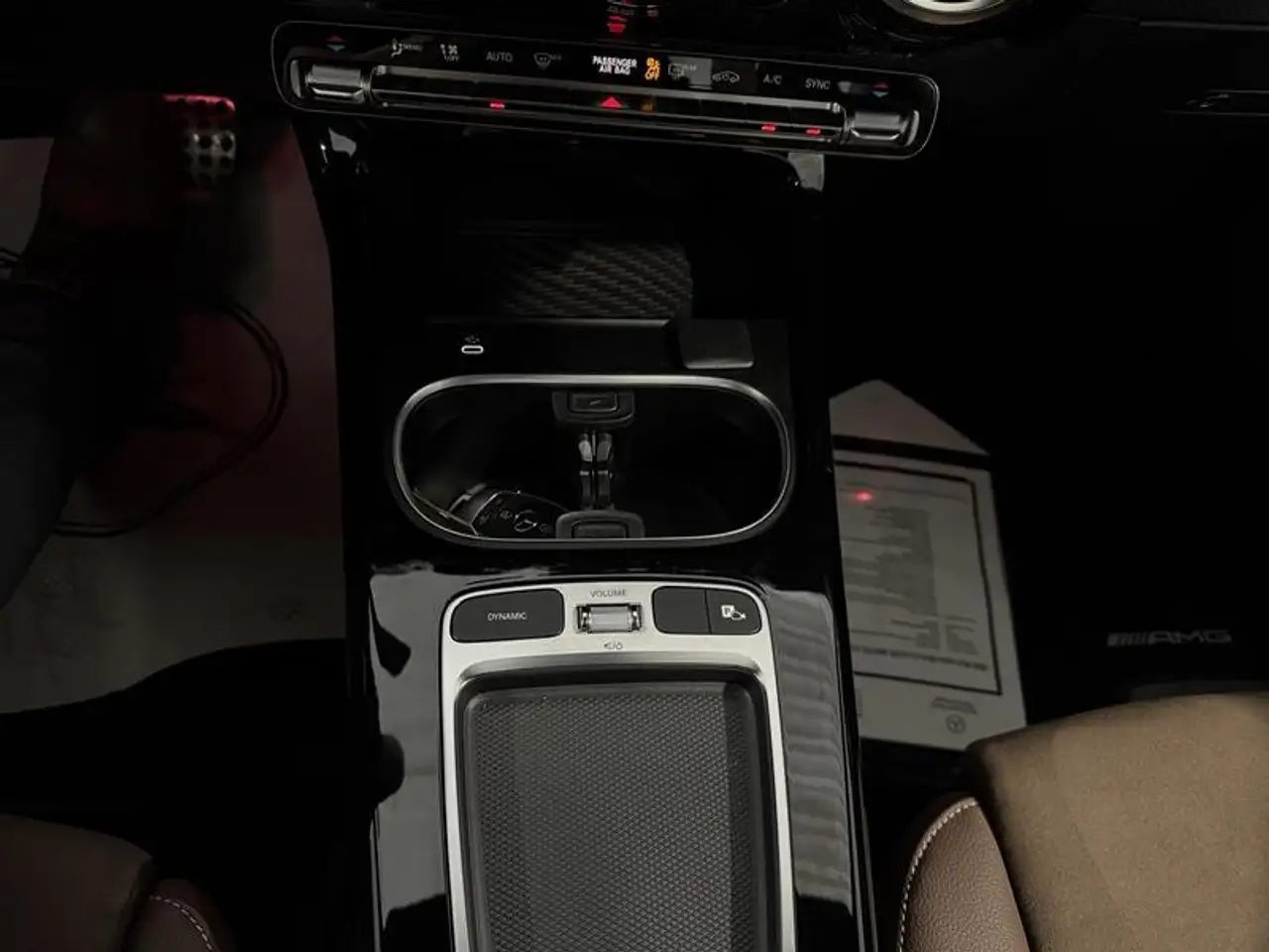 Mercedes-Benz CLA снимка Mercedes-Benz CLA