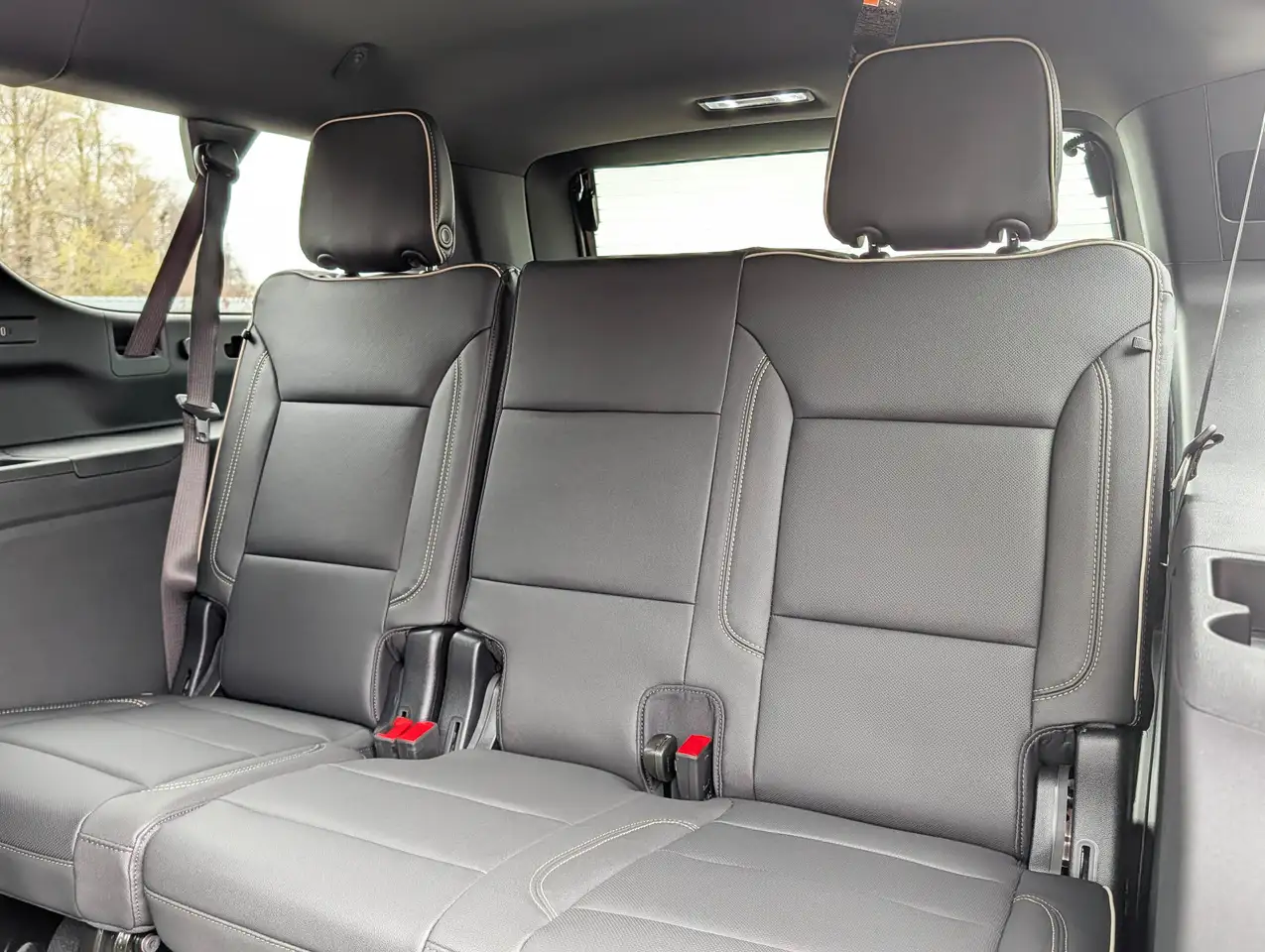 Chevrolet Suburban снимка Chevrolet Suburban