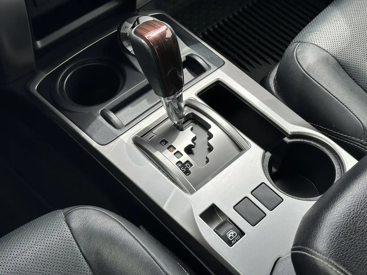 Toyota 4-Runner снимка Toyota 4-Runner