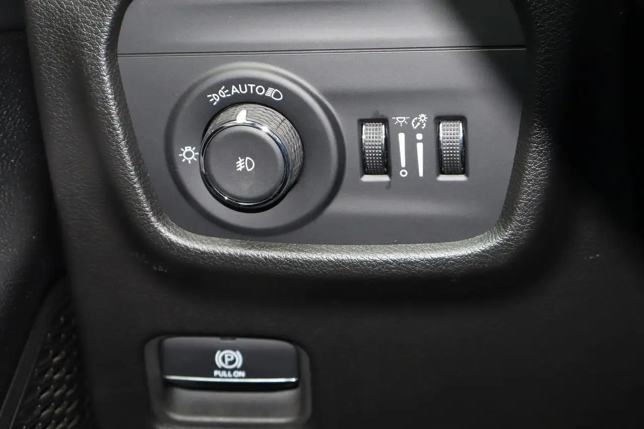 Jeep Grand Cherokee photo Jeep Grand Cherokee