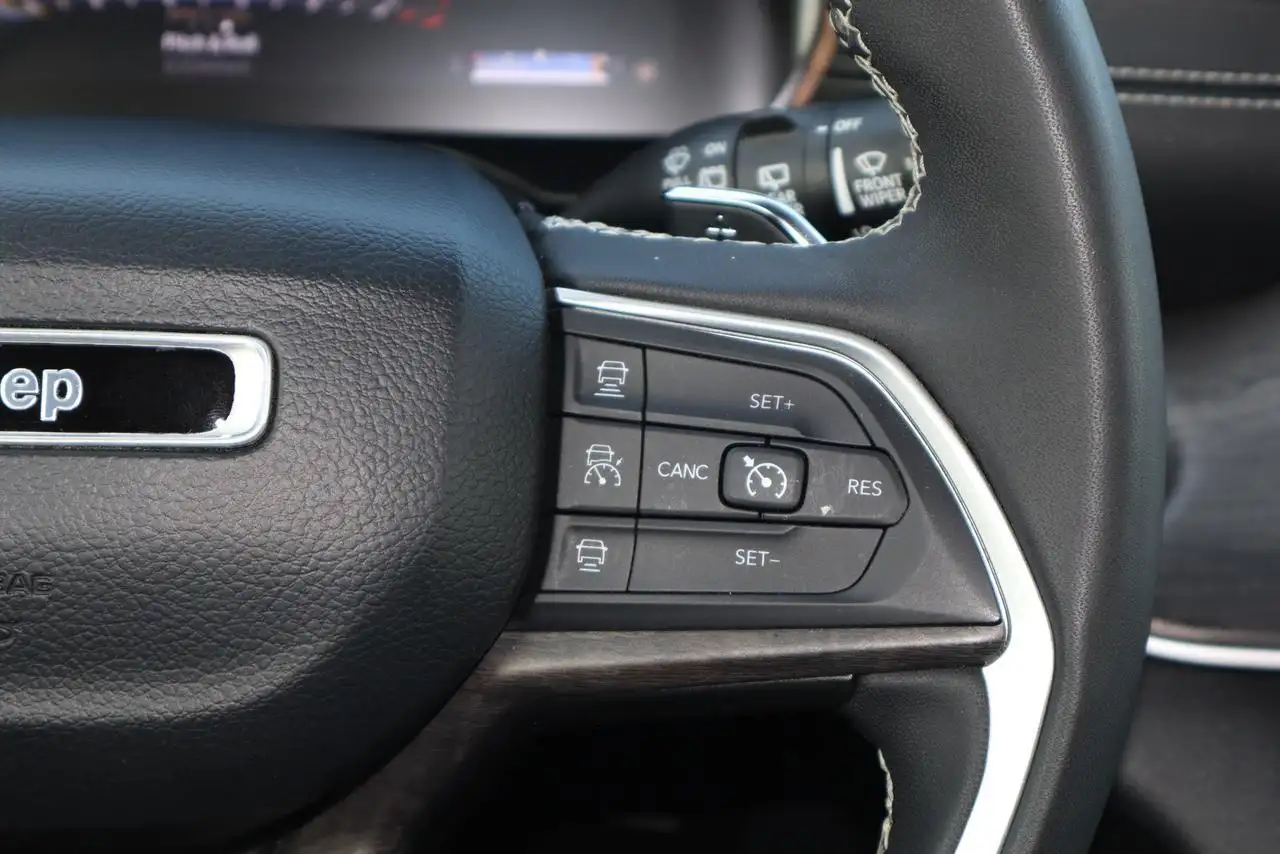 Jeep Grand Cherokee photo Jeep Grand Cherokee
