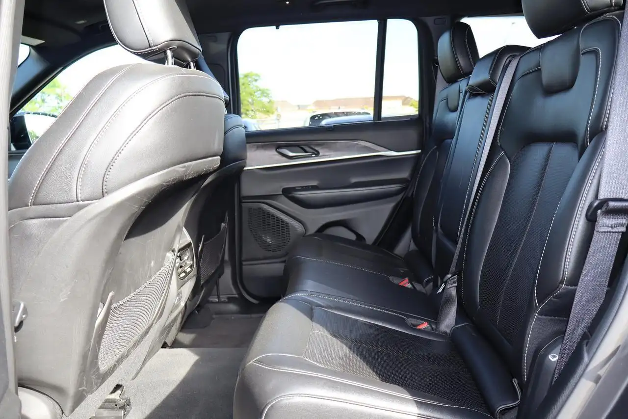 Jeep Grand Cherokee photo Jeep Grand Cherokee