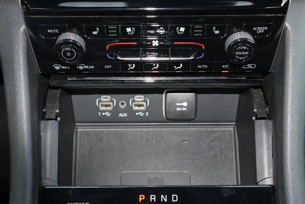 Jeep Grand Cherokee photo Jeep Grand Cherokee
