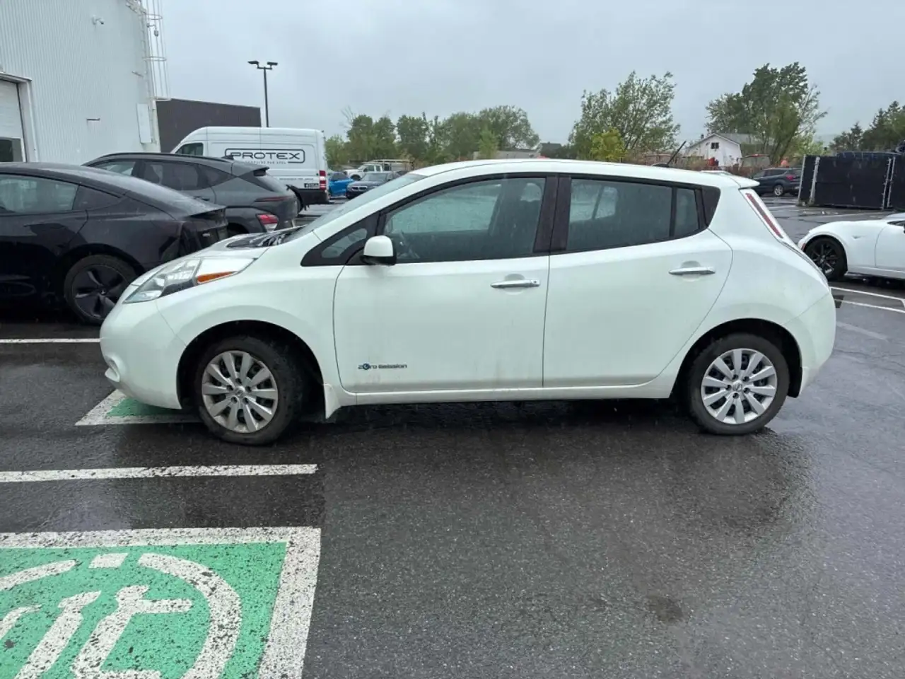 Nissan Leaf photo Nissan Leaf