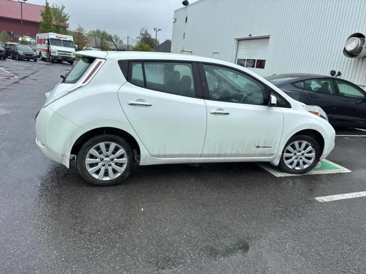 Nissan Leaf photo Nissan Leaf