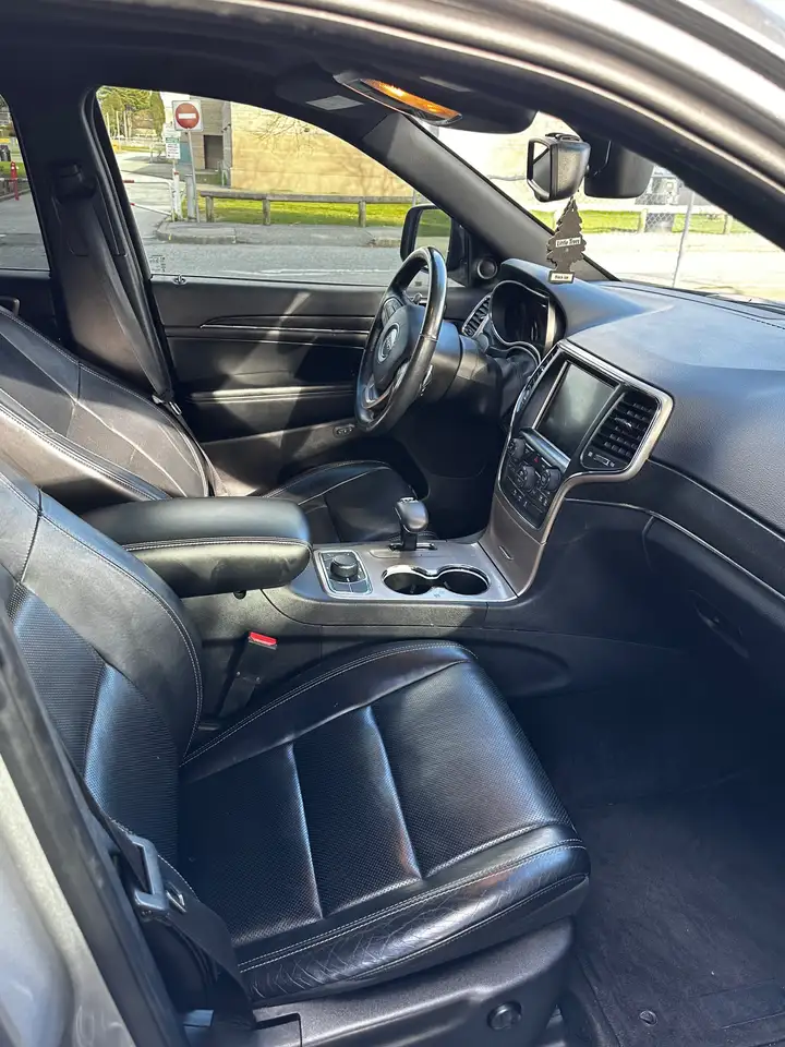 Jeep Grand Cherokee снимка Jeep Grand Cherokee