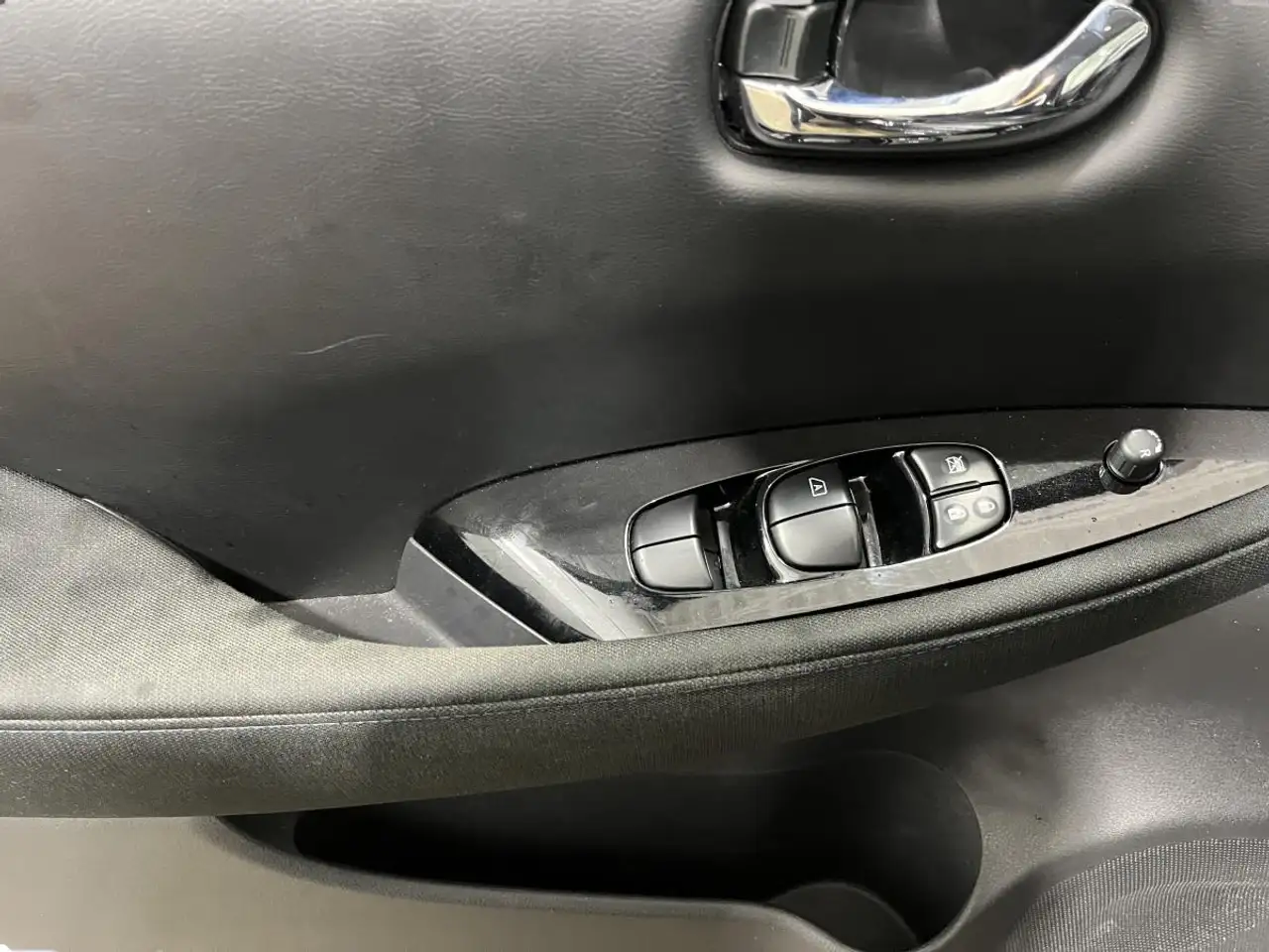 Nissan Leaf photo Nissan Leaf