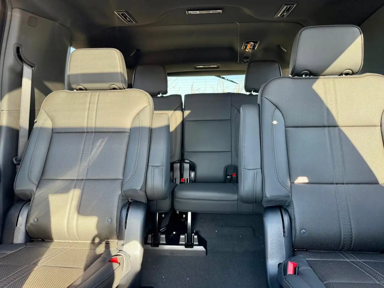Chevrolet Suburban снимка Chevrolet Suburban