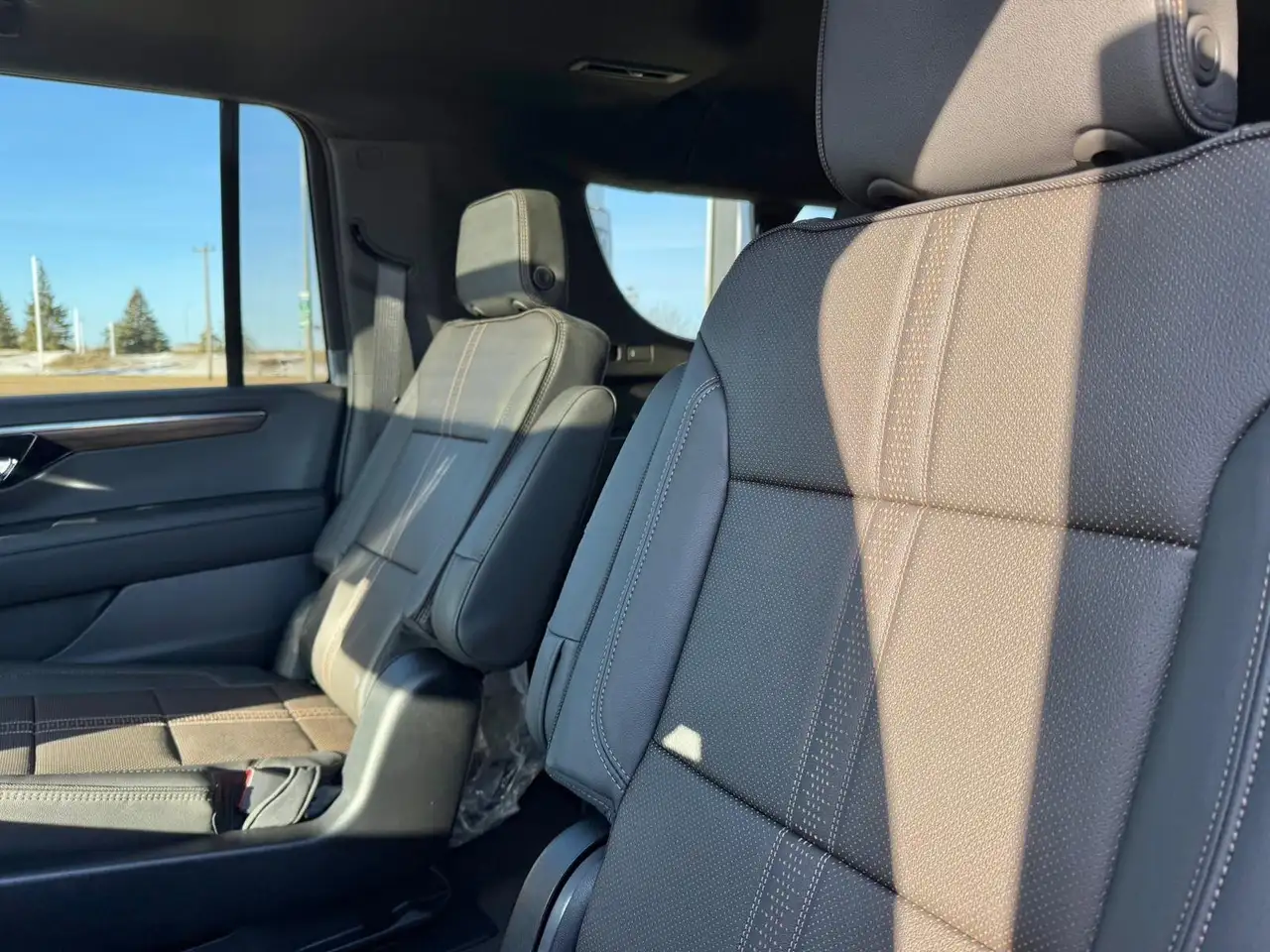 Chevrolet Suburban снимка Chevrolet Suburban