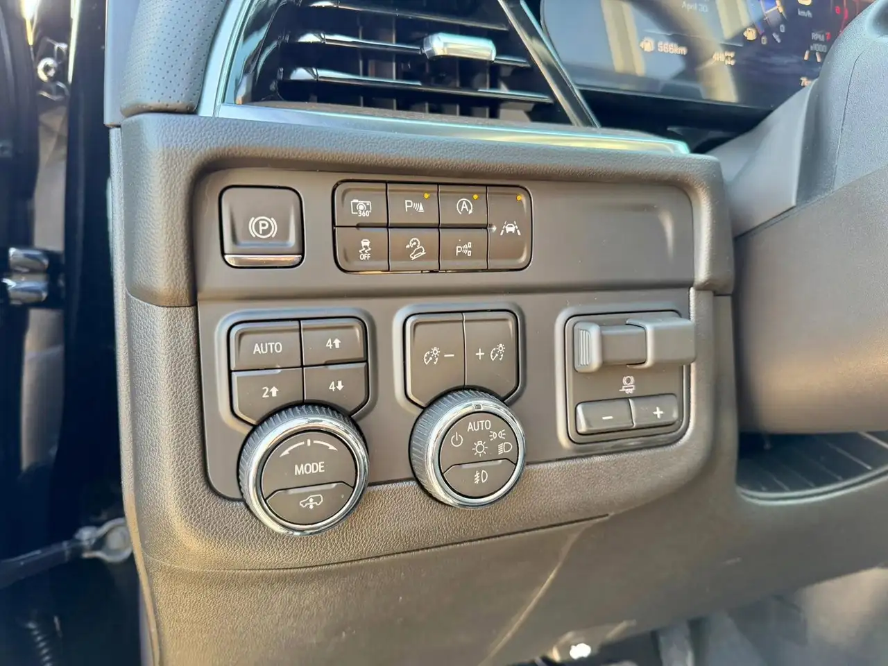 Chevrolet Suburban снимка Chevrolet Suburban