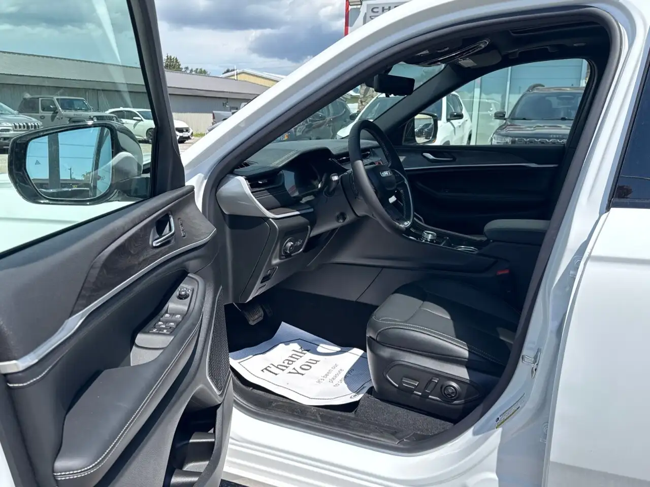 Jeep Grand Cherokee снимка Jeep Grand Cherokee