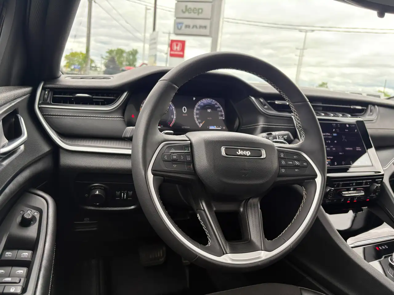Jeep Grand Cherokee photo Jeep Grand Cherokee