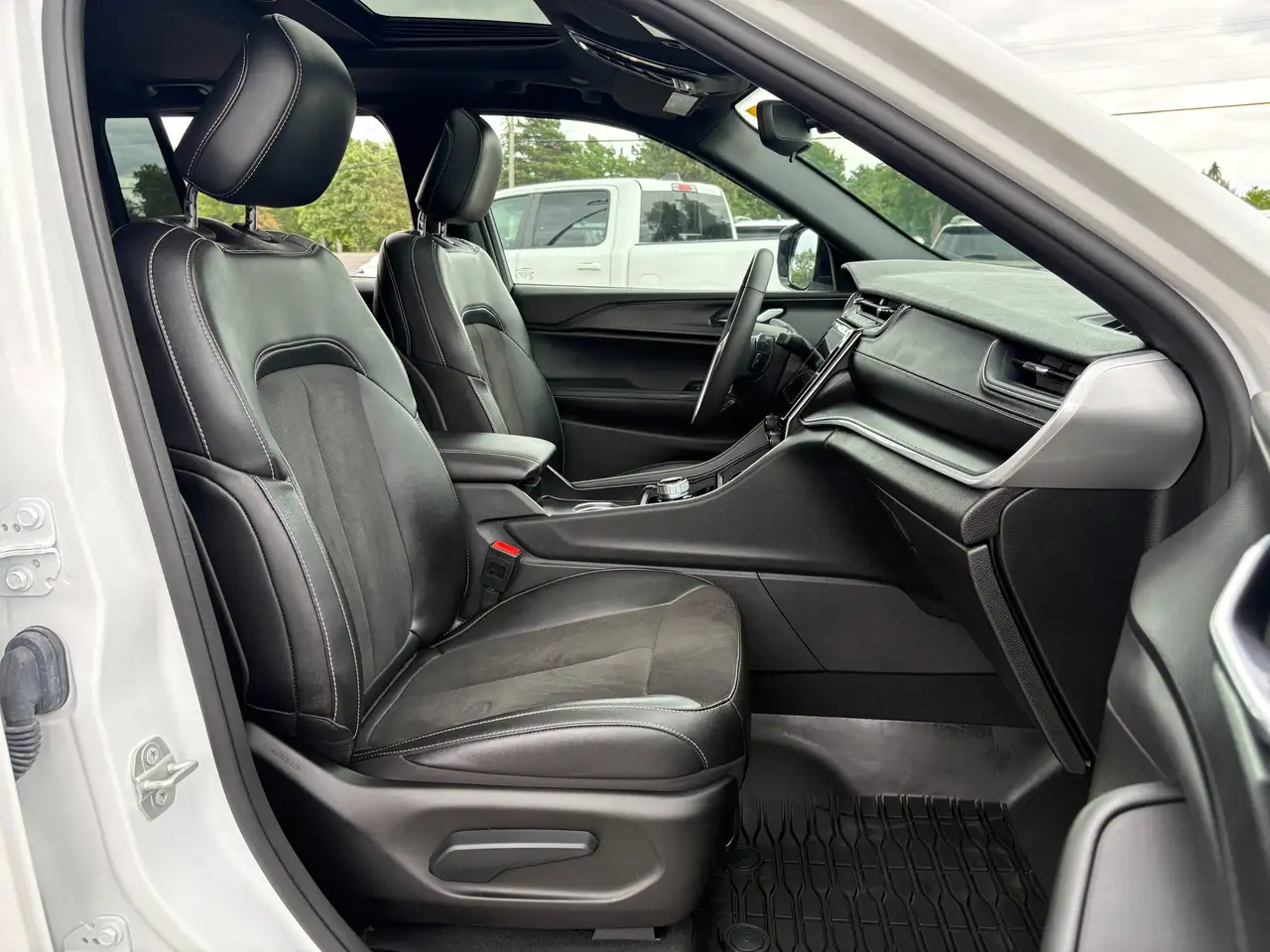 Jeep Grand Cherokee photo Jeep Grand Cherokee
