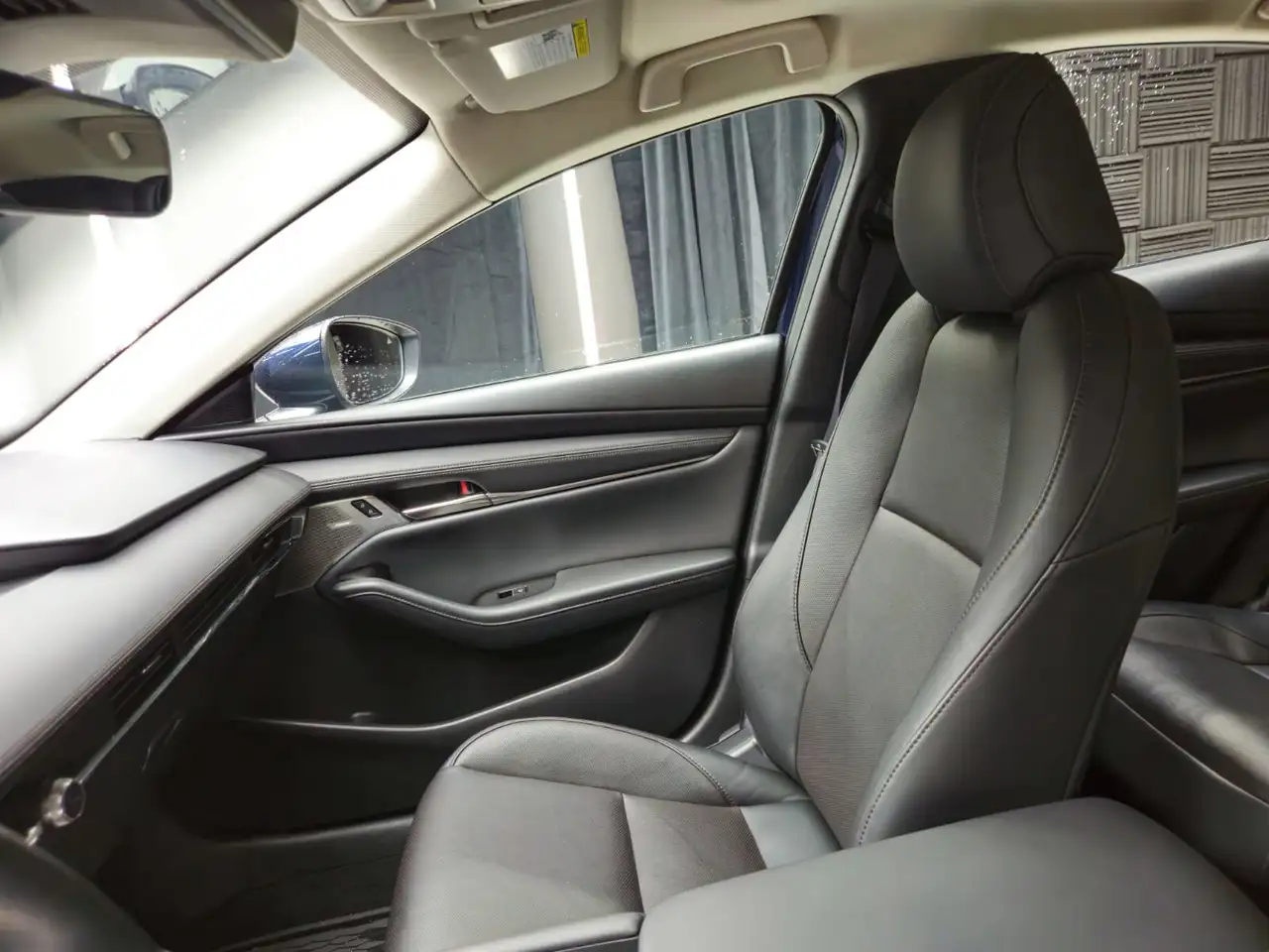 Mazda 3 снимка Mazda 3