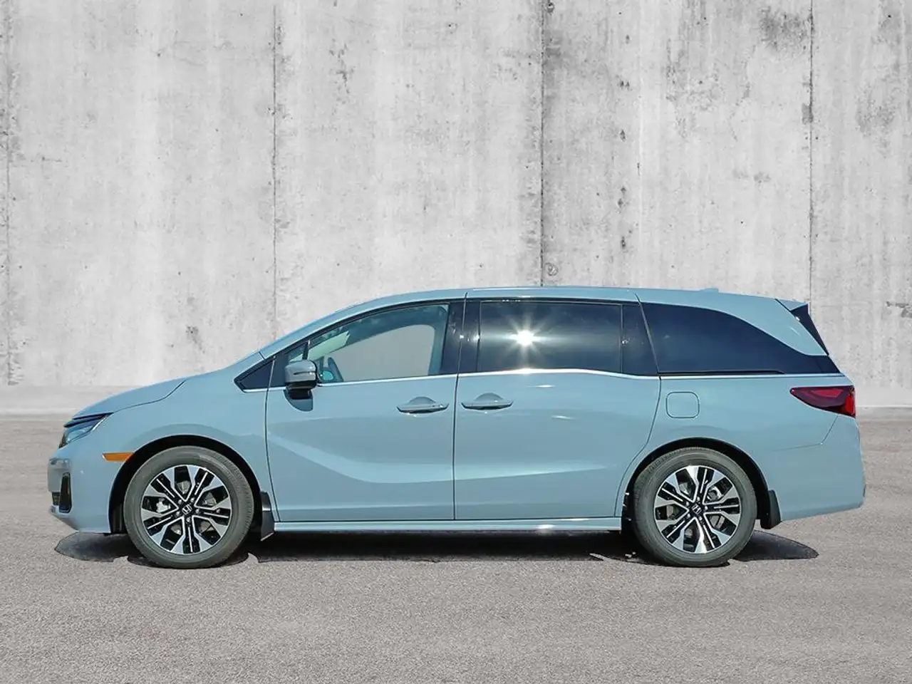 Honda Odyssey снимка Honda Odyssey
