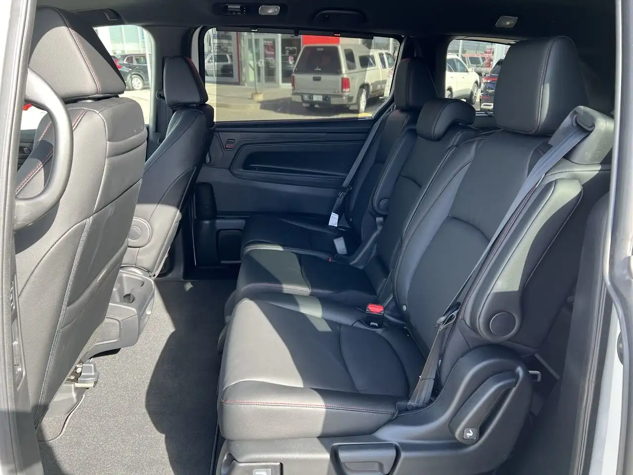 Honda Odyssey снимка Honda Odyssey