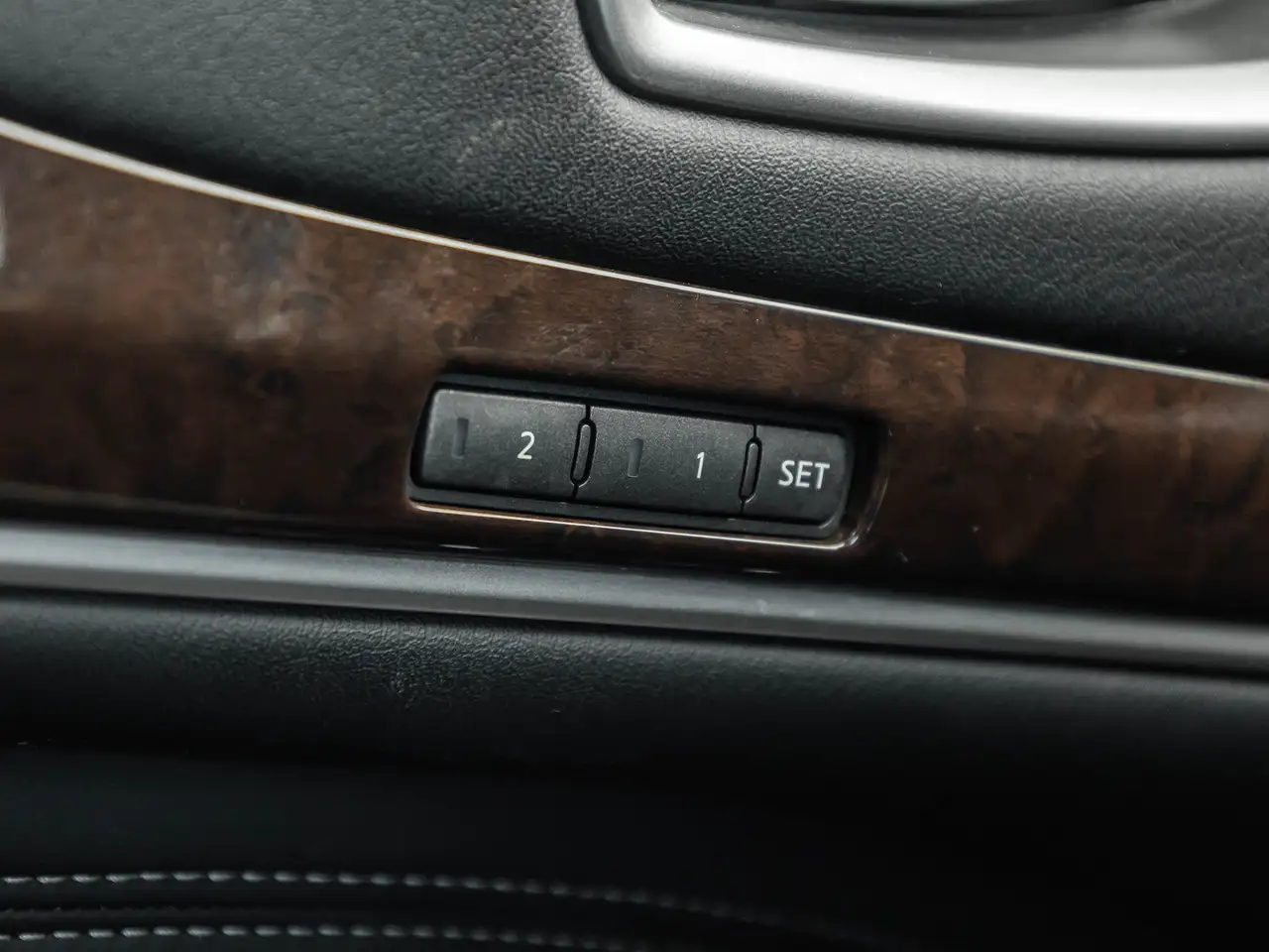 Infiniti QX60 снимка Infiniti QX60