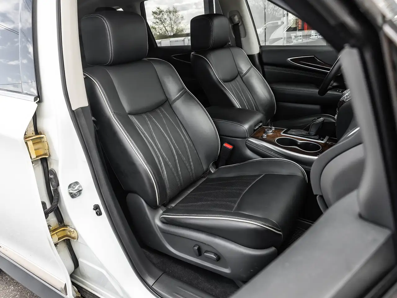 Infiniti QX60 снимка Infiniti QX60
