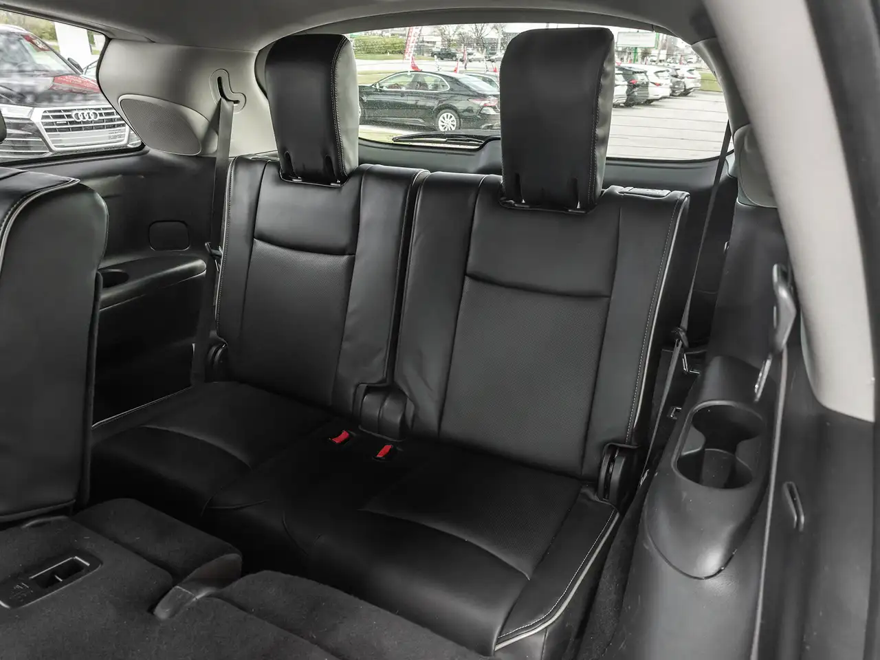Infiniti QX60 снимка Infiniti QX60