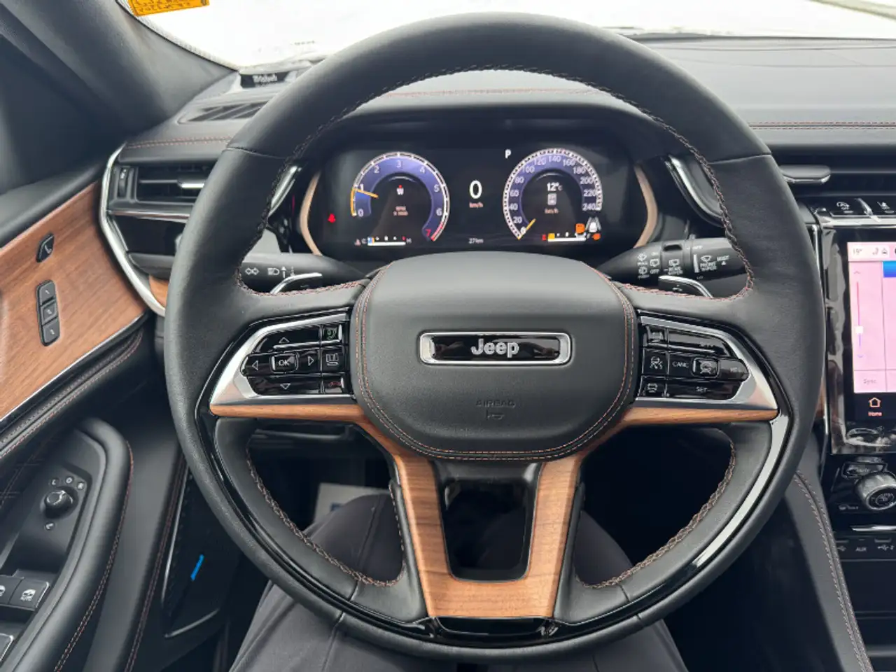 Jeep Grand Cherokee снимка Jeep Grand Cherokee
