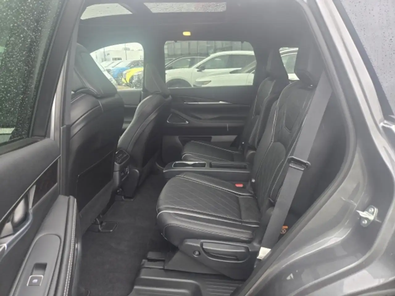 Infiniti QX60 снимка Infiniti QX60