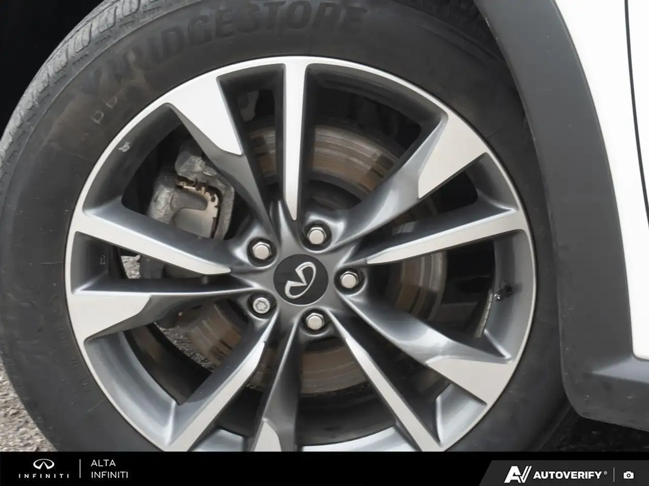 Infiniti QX60 снимка Infiniti QX60